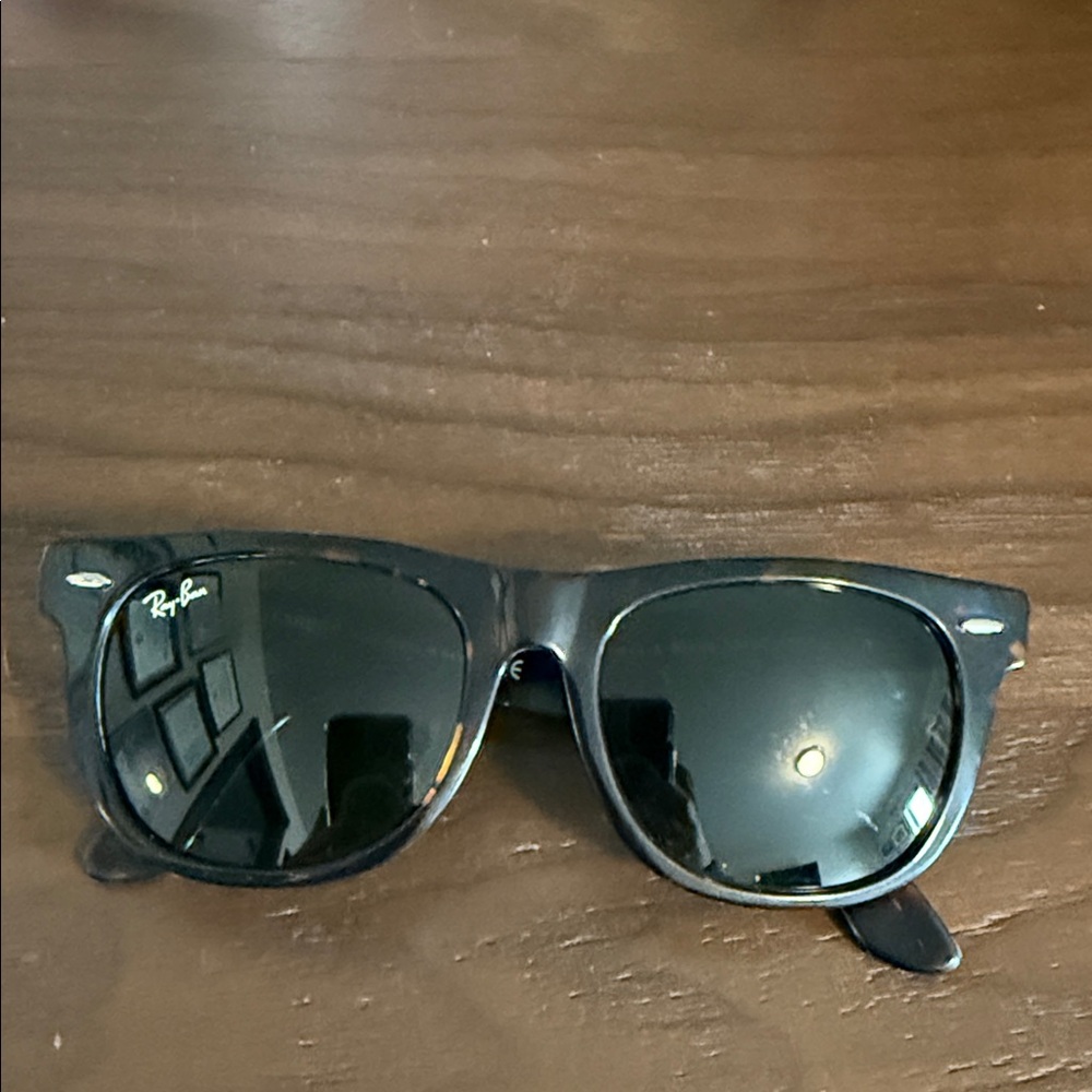 Ray-Ban Classic Black Shades